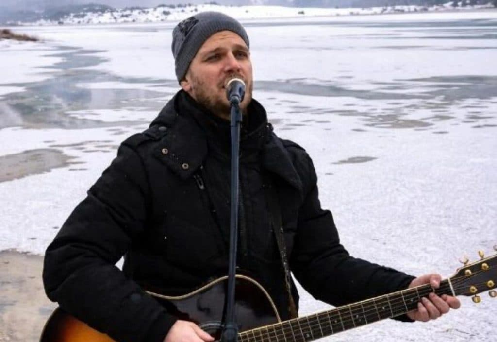 Ilustracija članka: Josip Ivanković na Blidinju zapjevao “Ne pitaj mene”