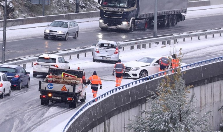 Snijeg izazvao kaos na cestama kod Splita