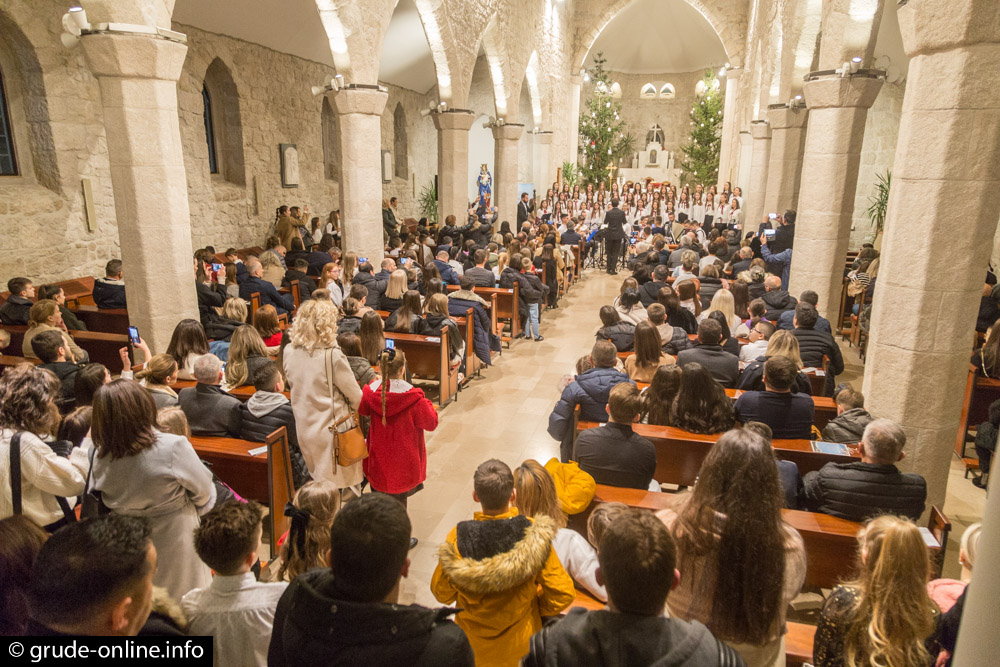 FOTO: Održan božićni koncert Glazbene škole Grude „Dođe Isus spas“