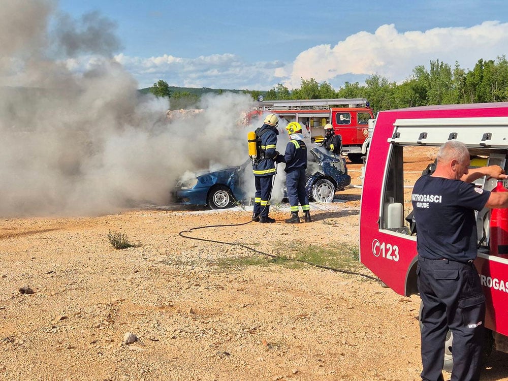 Vatrogasci izveli pokaznu vježbu te uputili apel i upozorenje stanovništvu ŽZH