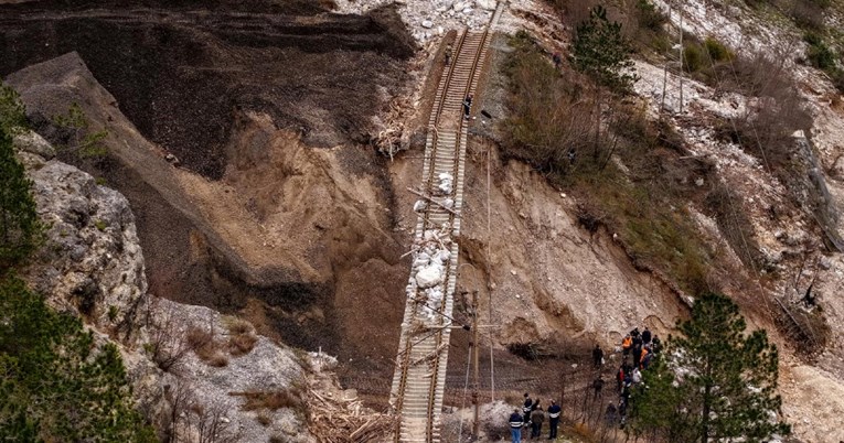 Firmi koja besplatno radi na pruzi u Donjoj Jablanici ukradeno 300 litara goriva