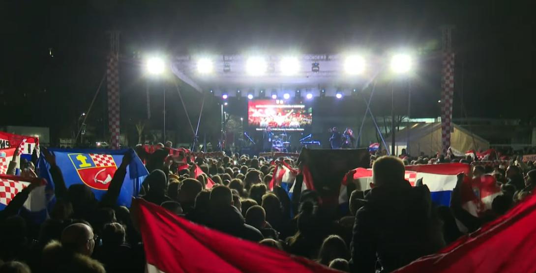 FOTO/VIDEO: Tisuće navijača u Mostaru priredilo vatren doček rukometašima Hrvatske